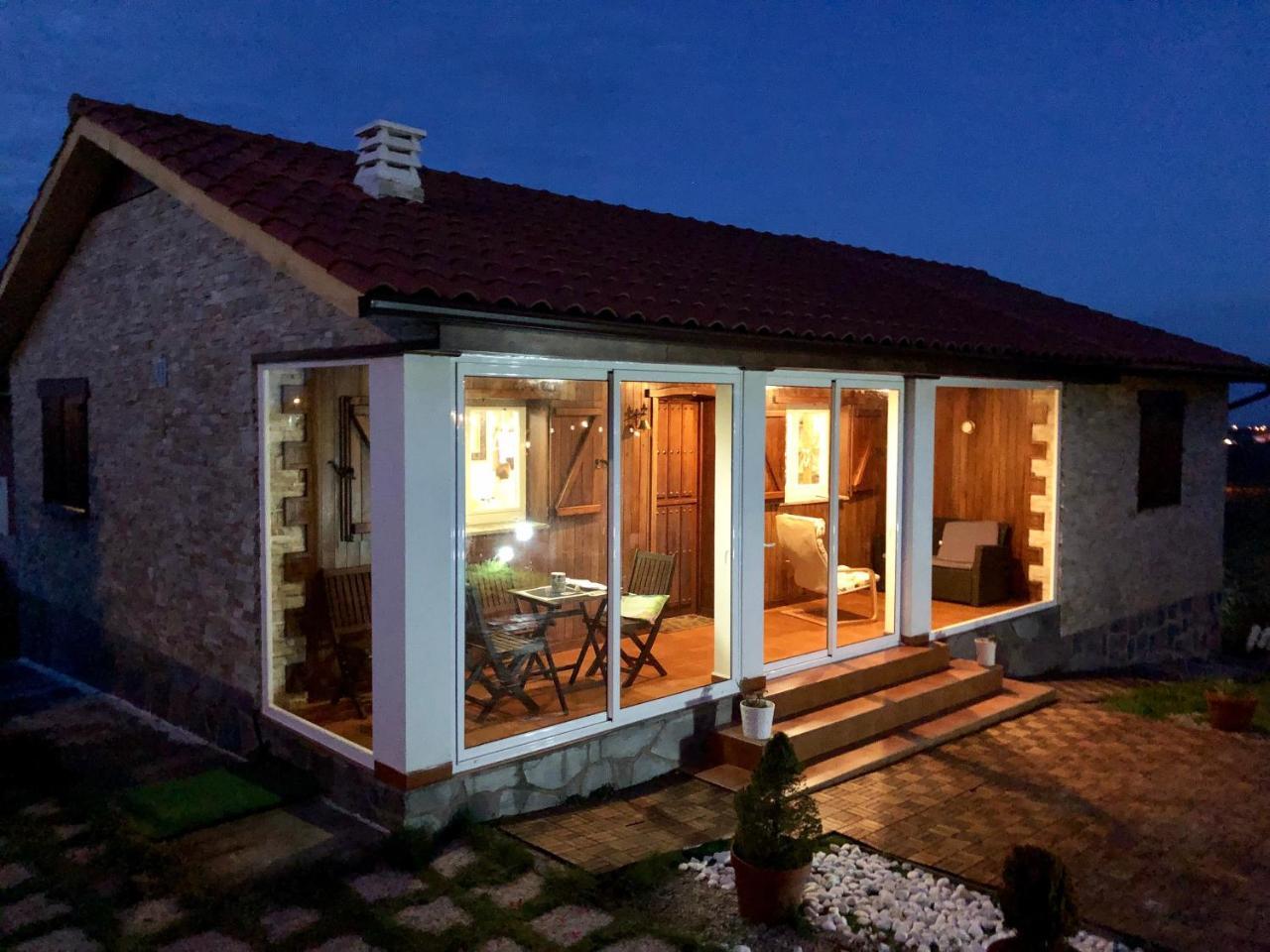 Camelia Casina Rural Villa Albuerne ภายนอก รูปภาพ